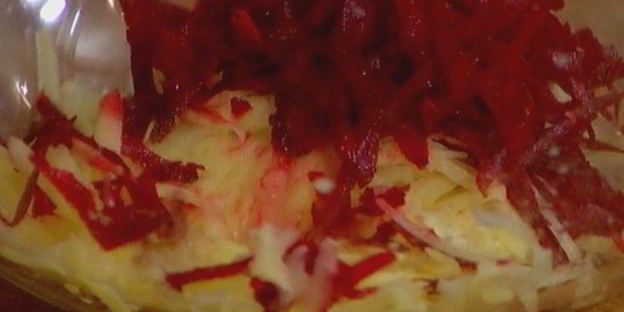 картофельно-свекольные драники с сыром бри