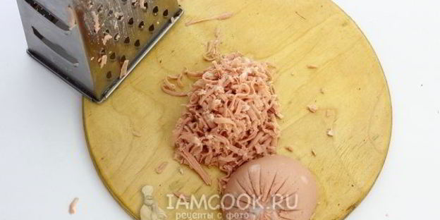 картофельные драники с колбасой и сыром