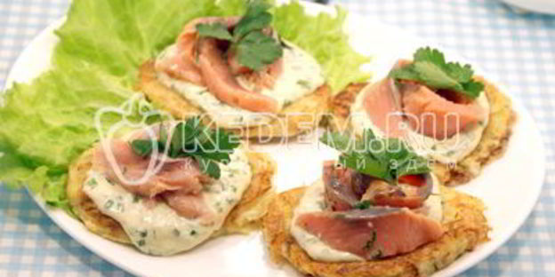 картофельные драники с лососем