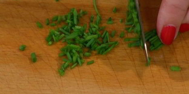 хрустящие драники с помидорами и маринованным луком