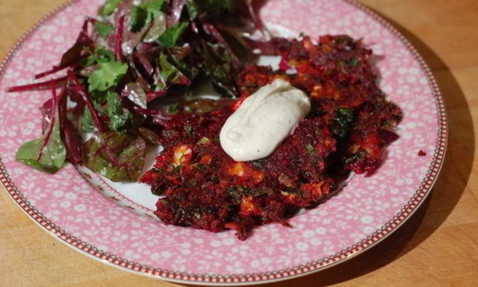 Рецепт свекольных драников с брынзой