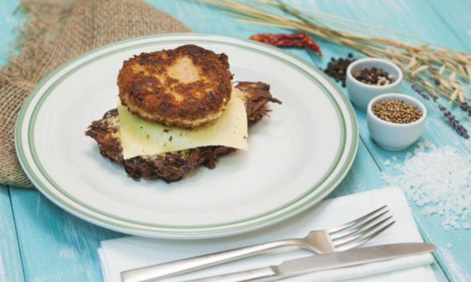 Рецепт сэндвича с консервированной ветчиной и драником