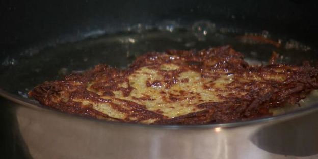 сэндвич с консервированной ветчиной и драником