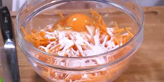 яйца с грибами на тыквенных драниках