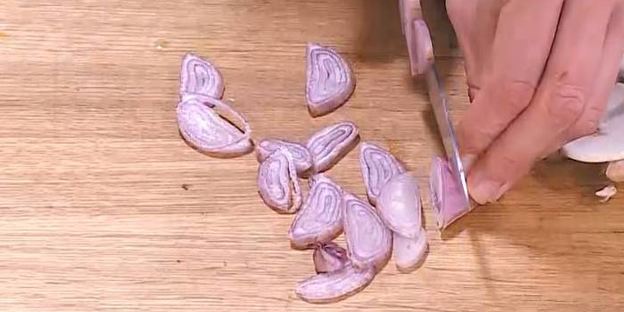 яйца с грибами на тыквенных драниках