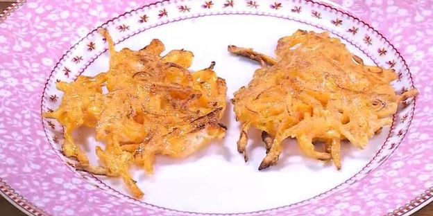 яйца с грибами на тыквенных драниках