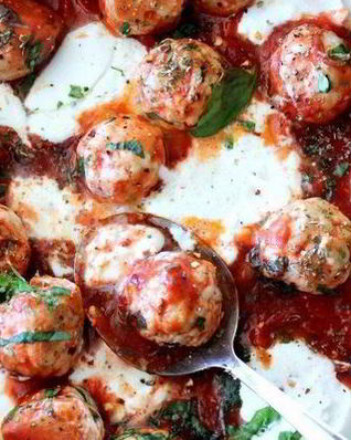 Фрикадельки из индейки в остром томатном соусе