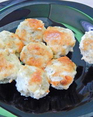 Фрикадельки из минтая в сырно-майонезном соусе