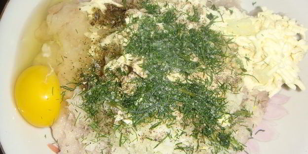 фрикадельки из минтая в сырно-майонезном соусе