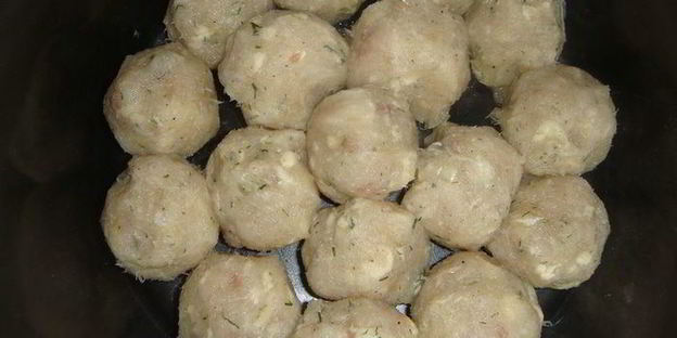 фрикадельки из минтая в сырно-майонезном соусе