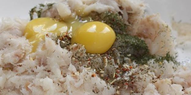 фрикадельки из трески в томатно-базиликовом соусе