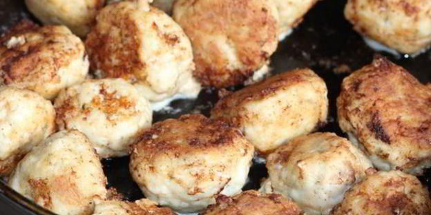 фрикадельки из трески в томатно-базиликовом соусе