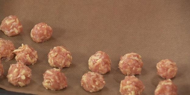 фрикадельки на шпажках с сыром