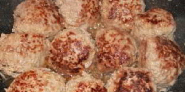 фрикадельки под соусом