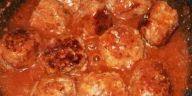 фрикадельки под соусом