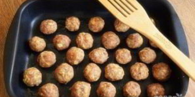 фрикадельки под томатно-сырным соусом