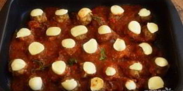 фрикадельки под томатно-сырным соусом