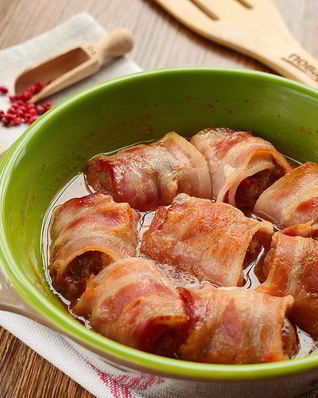 Фрикадельки с беконом в сливочно-томатном соусе