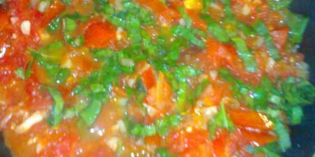 фрикадельки с макаронами в соусе