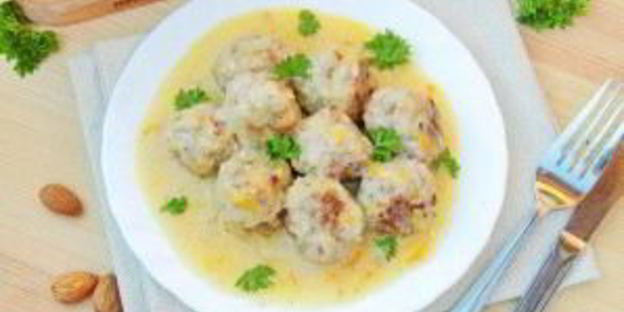 фрикадельки с пармезаном и миндалем