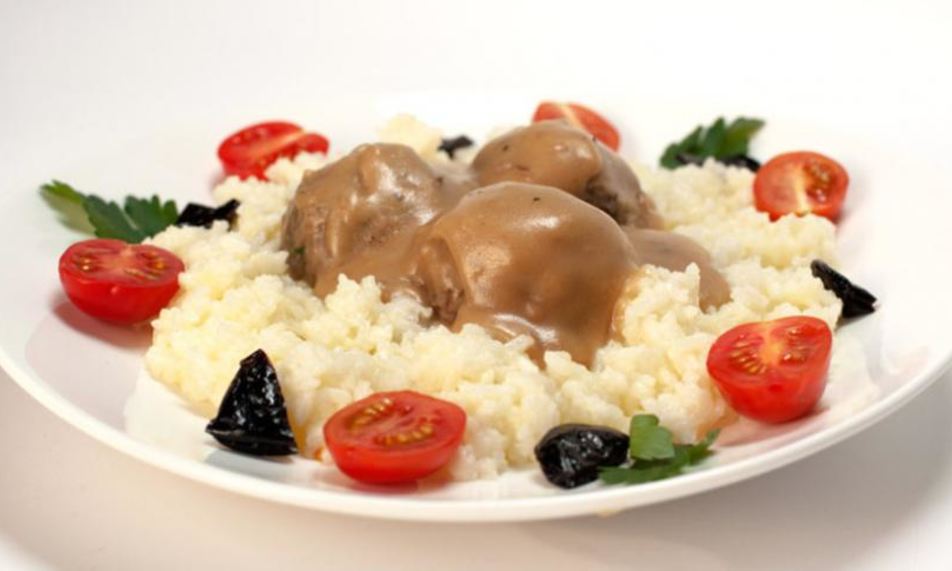 Рецепт фрикаделек с рисом и школьной подливой