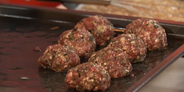 фрикадельки с рисом и школьной подливой