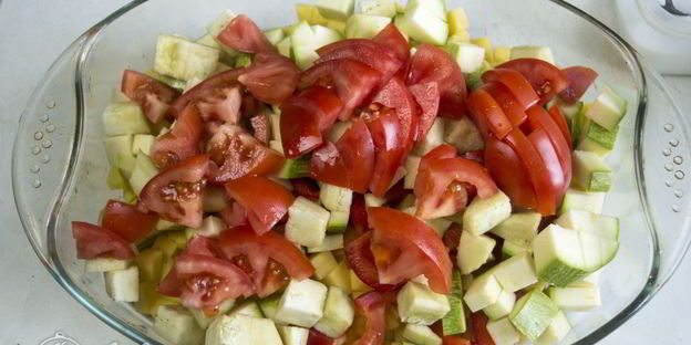 фрикадельки в духовке с овощами