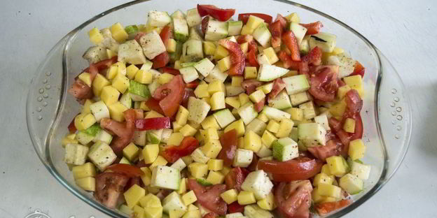 фрикадельки в духовке с овощами