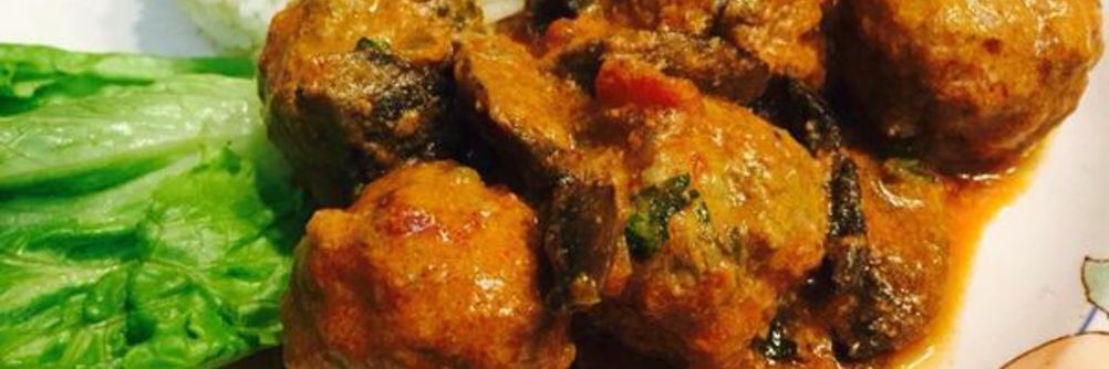 Фрикадельки в грибном соусе