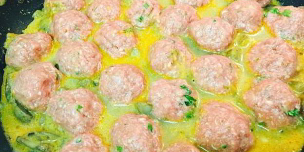 фрикадельки в грибном соусе