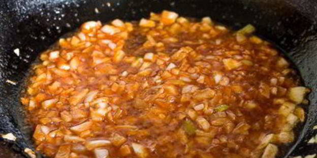 фрикадельки в пикантном томатном соусе