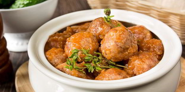 фрикадельки в пикантном томатном соусе