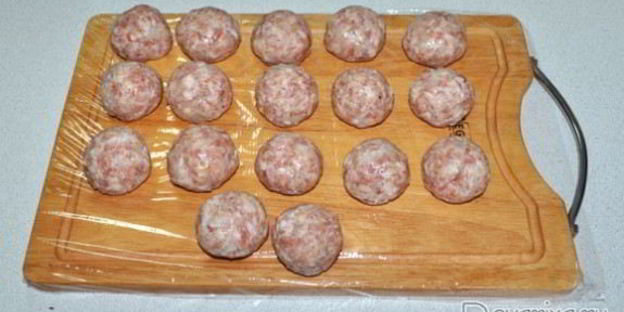 фрикадельки в сливочно-сырном соусе