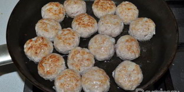 фрикадельки в сливочно-сырном соусе