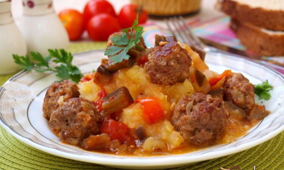 Рецепт фрикаделек в соусе из баклажанов
