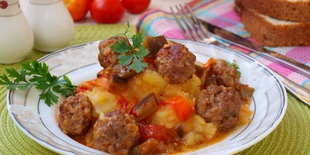 фрикадельки в соусе из баклажанов