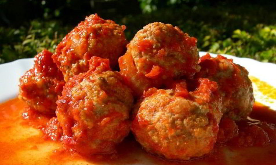 Рецепт говяжьих фрикаделек с сыром в томатном соусе
