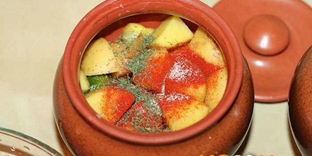 грибы с фрикадельками в горшочках