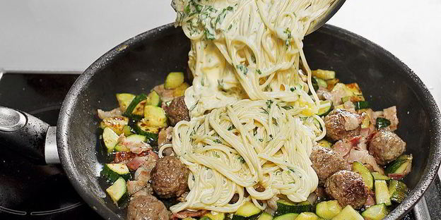 карбонара с цукини и фрикадельками