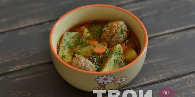 картофель в томатном соусе с фрикадельками