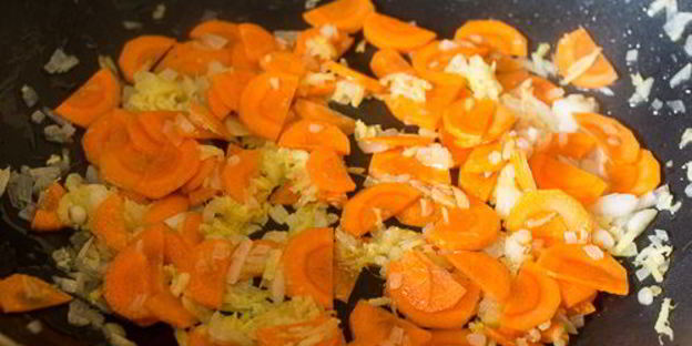 красное карри с фрикадельками