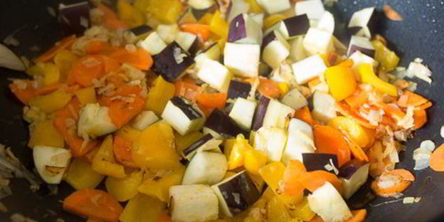 красное карри с фрикадельками