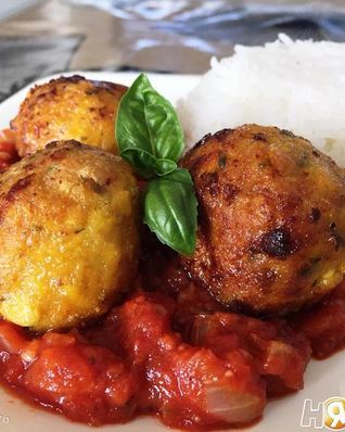 Куриные фрикадельки с моцареллой