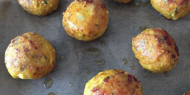 куриные фрикадельки с моцареллой