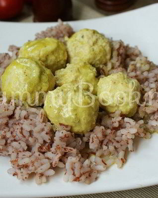 Куриные фрикадельки в соусе из кокосового молока