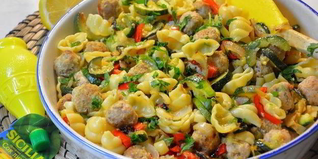 макароны с фрикадельками