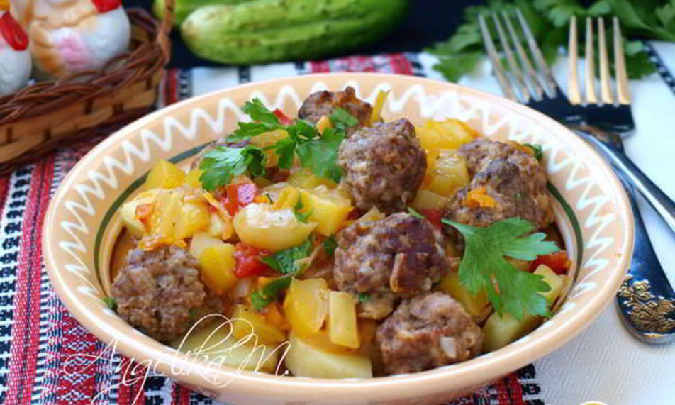 Рецепт мясных фрикаделек с овощным соусом