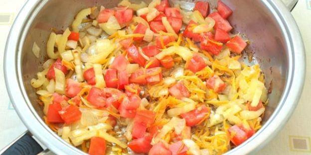 мясные фрикадельки с овощным соусом