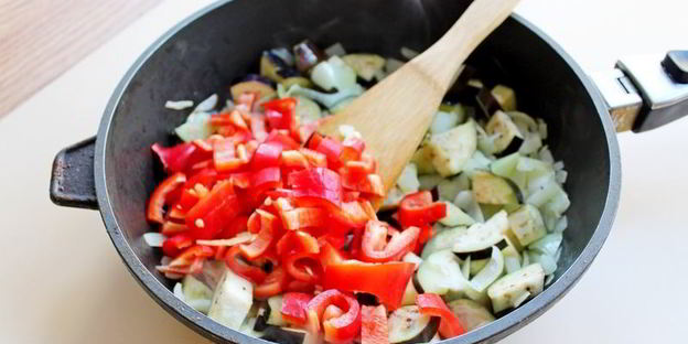 нут с овощами и фрикадельками