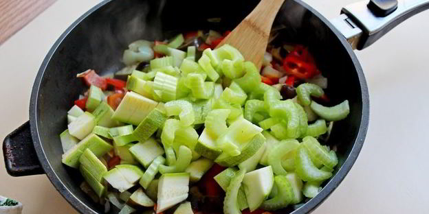 нут с овощами и фрикадельками